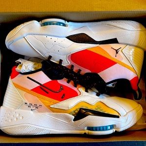 Women’s Size 9 Jordan Zoom ‘92